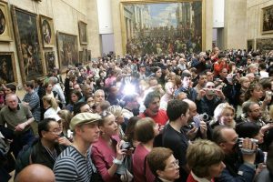 the louvre mona lisa supporters